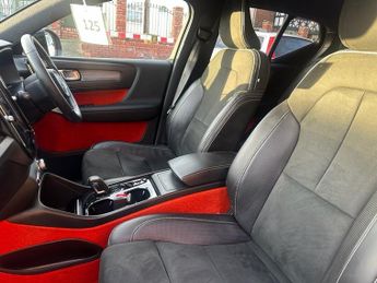 VOLVO XC40 2.0 T4 R-Design Pro SUV 5dr Petrol Auto AWD Euro 6 (s/s) (190 ps