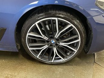 BMW 5 SERIES 2.0 520d MHT M Sport Saloon 4dr Diesel Hybrid Steptronic Euro 6 