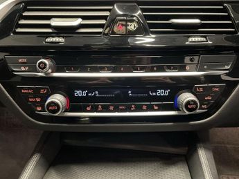 BMW 5 SERIES 2.0 520d MHT M Sport Saloon 4dr Diesel Hybrid Steptronic Euro 6 