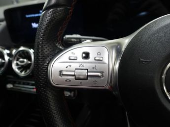 MERCEDES-BENZ GLA 2.0 GLA220d AMG Line (Premium Plus) SUV 5dr Diesel 8G-DCT 4MATIC