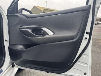 TOYOTA YARIS 1.5 VVT-h Icon Hatchback 5dr Petrol Hybrid E-CVT Euro 6 (s/s) (1