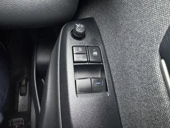 TOYOTA YARIS 1.5 VVT-h Icon Hatchback 5dr Petrol Hybrid E-CVT Euro 6 (s/s) (1