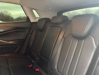 VAUXHALL GRANDLAND X 1.6 13.2kWh Ultimate Nav SUV 5dr Petrol Plug-in Hybrid Auto 4WD 