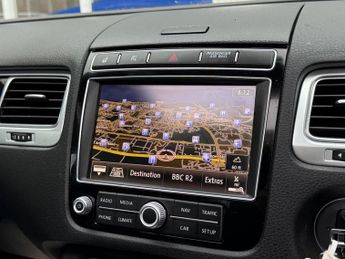 VOLKSWAGEN TOUAREG 3.0 TDI V6 BlueMotion Tech R-Line Plus SUV 5dr Diesel Tiptronic 