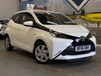 Toyota AYGO 1.0 VVT-i x-play Hatchback 5 Door Petrol Manual White Euro 6 Low