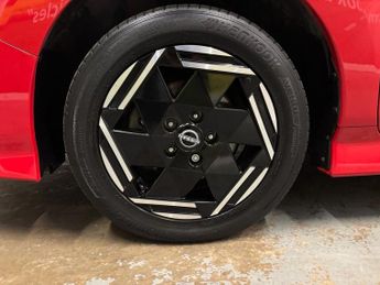 NISSAN LEAF 39kWh Acenta Hatchback 5 Door Electric Automatic Red 1 Owner fro