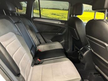 VOLKSWAGEN TIGUAN 2.0 BiTDI R-Line SUV 5 Door Diesel Automatic DSG 4Motion White E
