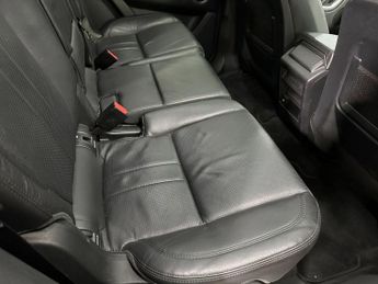 LAND ROVER DISCOVERY SPORT 2.0 TD4 HSE SUV 5dr Diesel Auto 4WD Euro 6 (s/s) (180 ps)