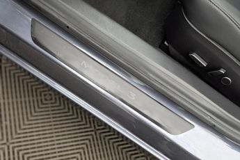 TESLA Model 3 Standard Range Plus Saloon 4dr Electric Auto RWD (241 bhp)
