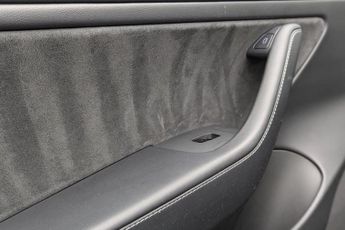 TESLA Model 3 Standard Range Plus Saloon 4dr Electric Auto RWD (241 bhp)