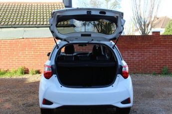 TOYOTA YARIS 1.5 VVT-h Y20 Bi-tone Hatchback 5dr Petrol Hybrid E-CVT Euro 6 (