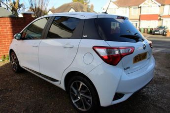 TOYOTA YARIS 1.5 VVT-h Y20 Bi-tone Hatchback 5dr Petrol Hybrid E-CVT Euro 6 (