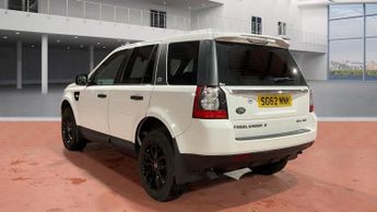 LAND ROVER FREELANDER 2 2.2 TD4 HSE SUV 5dr Diesel CommandShift 4WD Euro 5 (150 ps)