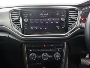 VOLKSWAGEN T-ROC 2.0 TDI SE SUV 5dr Diesel DSG Euro 6 (s/s) (150 ps)