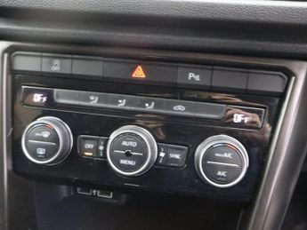 VOLKSWAGEN T-ROC 2.0 TDI SE SUV 5dr Diesel DSG Euro 6 (s/s) (150 ps)