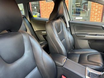 VOLVO XC60 2.4 D4 SE Lux Nav SUV 5dr Diesel Auto AWD Euro 6 (s/s) (190 ps)