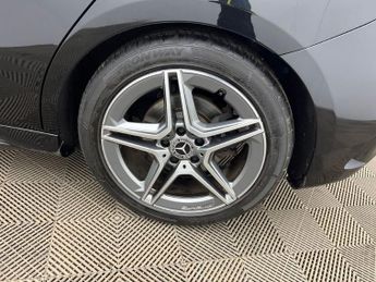 MERCEDES-BENZ A CLASS 2.0 A250 AMG Line Hatchback 5dr Petrol 7G-DCT Euro 6 (s/s) (224 