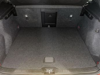 VOLVO XC40 2.0 B4 MHEV R-Design SUV 5dr Petrol Hybrid Auto AWD Euro 6 (s/s)