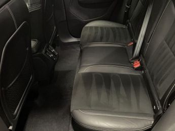 VOLVO XC40 2.0 B4 MHEV R-Design SUV 5dr Petrol Hybrid Auto AWD Euro 6 (s/s)