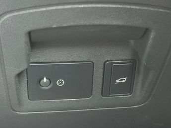 LAND ROVER RANGE ROVER VELAR 2.0 D200 MHEV R-Dynamic S SUV 5dr Diesel Auto 4WD Euro 6 (s/s) (