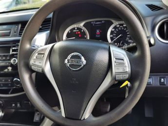 NISSAN NAVARA 2.3 dCi Acenta Pickup Double Cab 4dr Diesel Manual 4WD Euro 6 (s