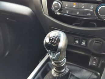 NISSAN NAVARA 2.3 dCi Acenta Pickup Double Cab 4dr Diesel Manual 4WD Euro 6 (s