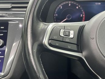 VOLKSWAGEN TIGUAN 2.0 TDI R-Line SUV 5dr Diesel DSG 4Motion Euro 6 (s/s) (150 ps)