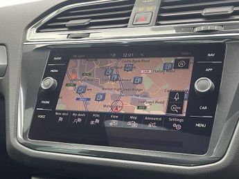 VOLKSWAGEN TIGUAN 2.0 TDI R-Line SUV 5dr Diesel DSG 4Motion Euro 6 (s/s) (150 ps)