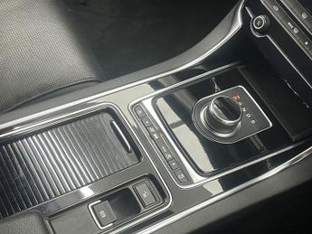 JAGUAR XF 2.0i R-Sport GPF Saloon 4dr Petrol Auto Euro 6 (s/s) (250 ps)