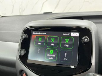 TOYOTA AYGO 1.0 VVT-i x-play Hatchback 5dr Petrol x-shift Euro 6 (71 ps)