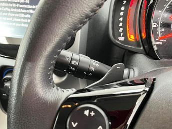 TOYOTA AYGO 1.0 VVT-i x-play Hatchback 5dr Petrol x-shift Euro 6 (71 ps)