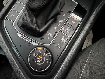 VOLKSWAGEN TIGUAN 2.0 TSI SEL SUV 5dr Petrol DSG 4Motion Euro 6 (s/s) (180 ps)