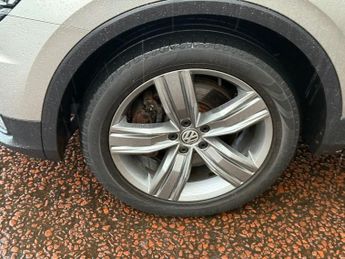 VOLKSWAGEN TIGUAN 2.0 TSI SEL SUV 5dr Petrol DSG 4Motion Euro 6 (s/s) (180 ps)