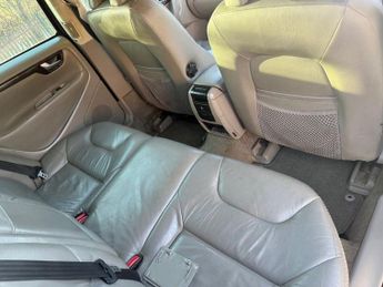 VOLVO XC70 2.4 D5 SE Lux Estate 5dr Diesel Geartronic AWD (224 g/km, 182 bh