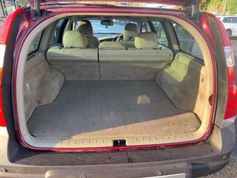 VOLVO XC70 2.4 D5 SE Lux Estate 5dr Diesel Geartronic AWD (224 g/km, 182 bh