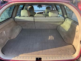 VOLVO XC70 2.4 D5 SE Lux Estate 5dr Diesel Geartronic AWD (224 g/km, 182 bh