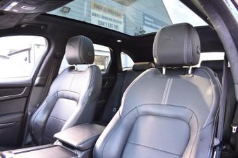 JAGUAR F-PACE 2.0 D200 MHEV R-Dynamic HSE SUV 5dr Diesel Auto AWD 204ps R-DYNA
