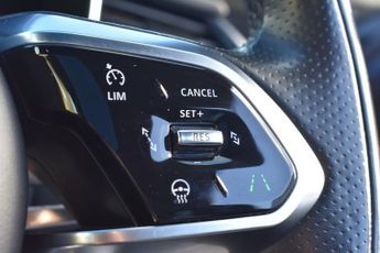 JAGUAR F-PACE 2.0 D200 MHEV R-Dynamic HSE SUV 5dr Diesel Auto AWD 204ps R-DYNA