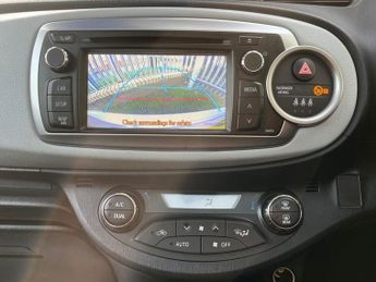 TOYOTA YARIS 1.5 VVT-h Trend Hatchback 5dr Petrol Hybrid CVT Euro 5 (101 ps)