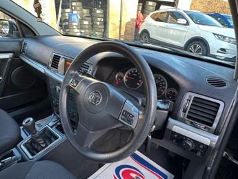 VAUXHALL VECTRA 1.8 VVT Exclusiv Hatchback 5dr Petrol Manual (173 g/km, 138 bhp)