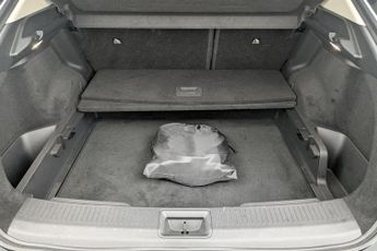 NISSAN ARIYA 63kWh Advance SUV 5dr Electric Auto 7.4kW Charger (217 ps)