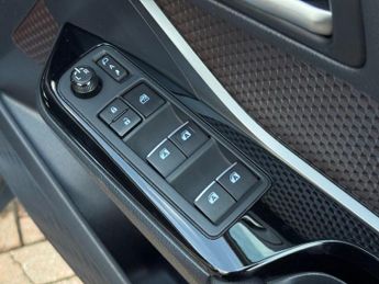 TOYOTA C-HR 1.8 VVT-h Excel SUV 5dr Petrol Hybrid CVT Euro 6 (s/s) (122 ps)