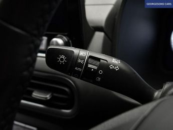 HYUNDAI KONA 39kWh Premium SUV 5dr Electric Auto (10.5kW Charger) (136 ps)