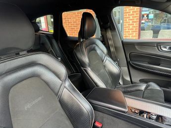 VOLVO XC60 2.0 D4 R-Design Pro SUV 5dr Diesel Auto AWD Euro 6 (s/s) (190 ps