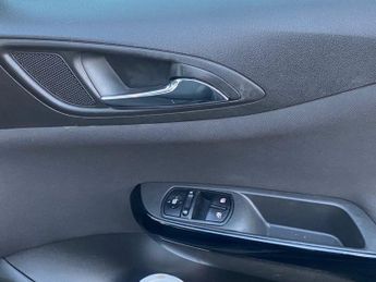 VAUXHALL CORSA 1.2i Design Hatchback 5dr Petrol Manual Euro 6 (70 ps)