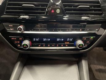 BMW 5 SERIES 2.0 520d MHT M Sport Saloon 4dr Diesel Hybrid Steptronic Euro 6 