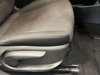 HYUNDAI KONA 64kWh Premium SUV 5dr Electric Auto (10.5kW Charger) (204 ps)