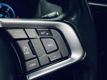 JAGUAR F-PACE 2.0 D180 Portfolio SUV 5dr Diesel Auto AWD Euro 6 (s/s) (180 ps)