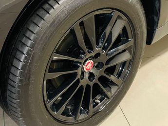 JAGUAR F-PACE 2.0 D180 Portfolio SUV 5dr Diesel Auto AWD Euro 6 (s/s) (180 ps)