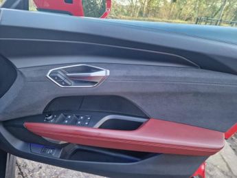 AUDI E-TRON GT 93.4kWh Saloon 4dr Electric Auto quattro (476 ps)